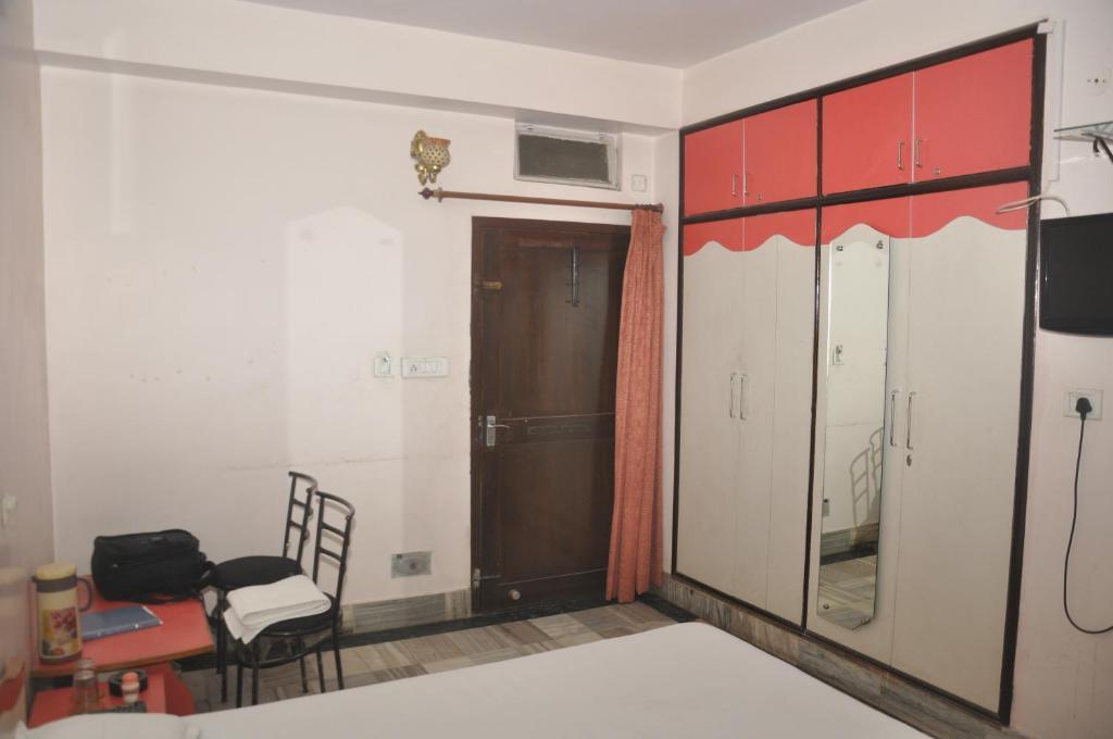 Aapnni Hotel Jaipur Room photo
